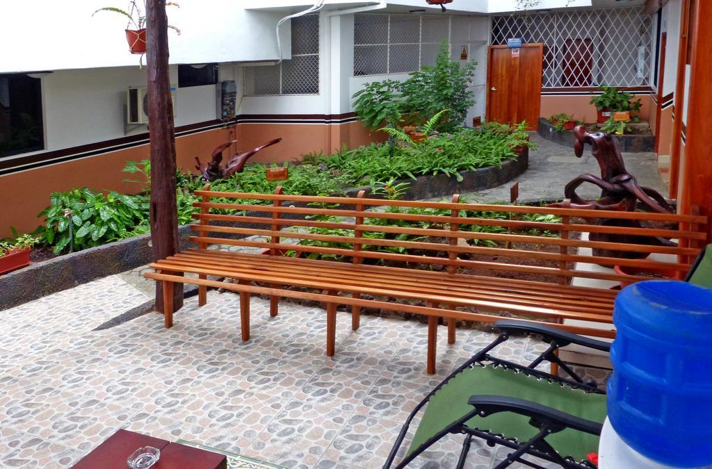 Hospedaje Brisas Del Pacifico Puerto Ayora (Galapagos Islands) Exterior foto